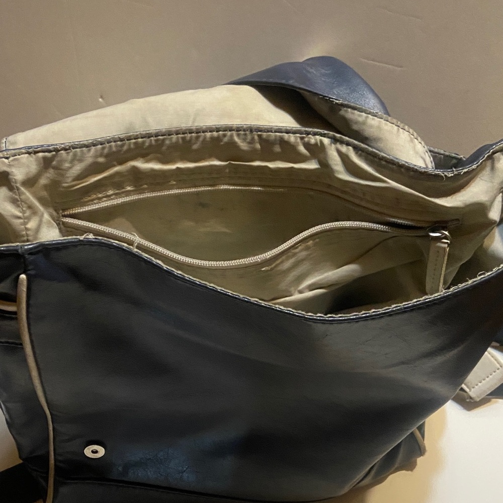 Lacoste Dark Blue Messenger Bag - Picture 4 of 5